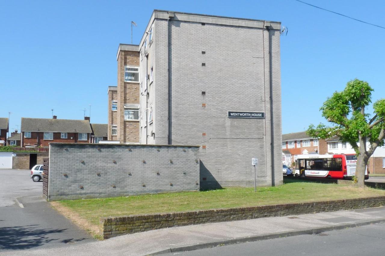 Wentworth Apartment With 2 Bedrooms, Superfast Wi-Fi And Parking Sittingbourne Exterior photo