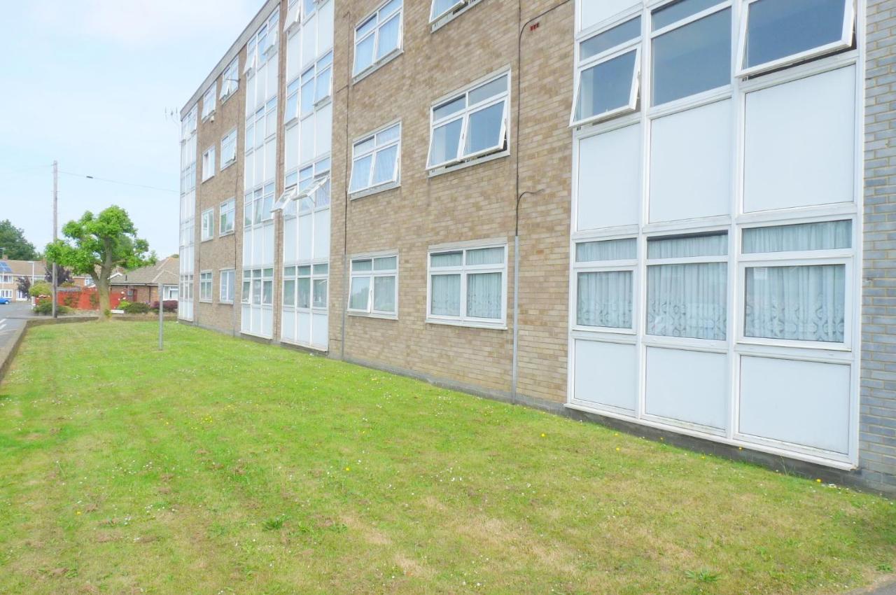 Wentworth Apartment With 2 Bedrooms, Superfast Wi-Fi And Parking Sittingbourne Exterior photo