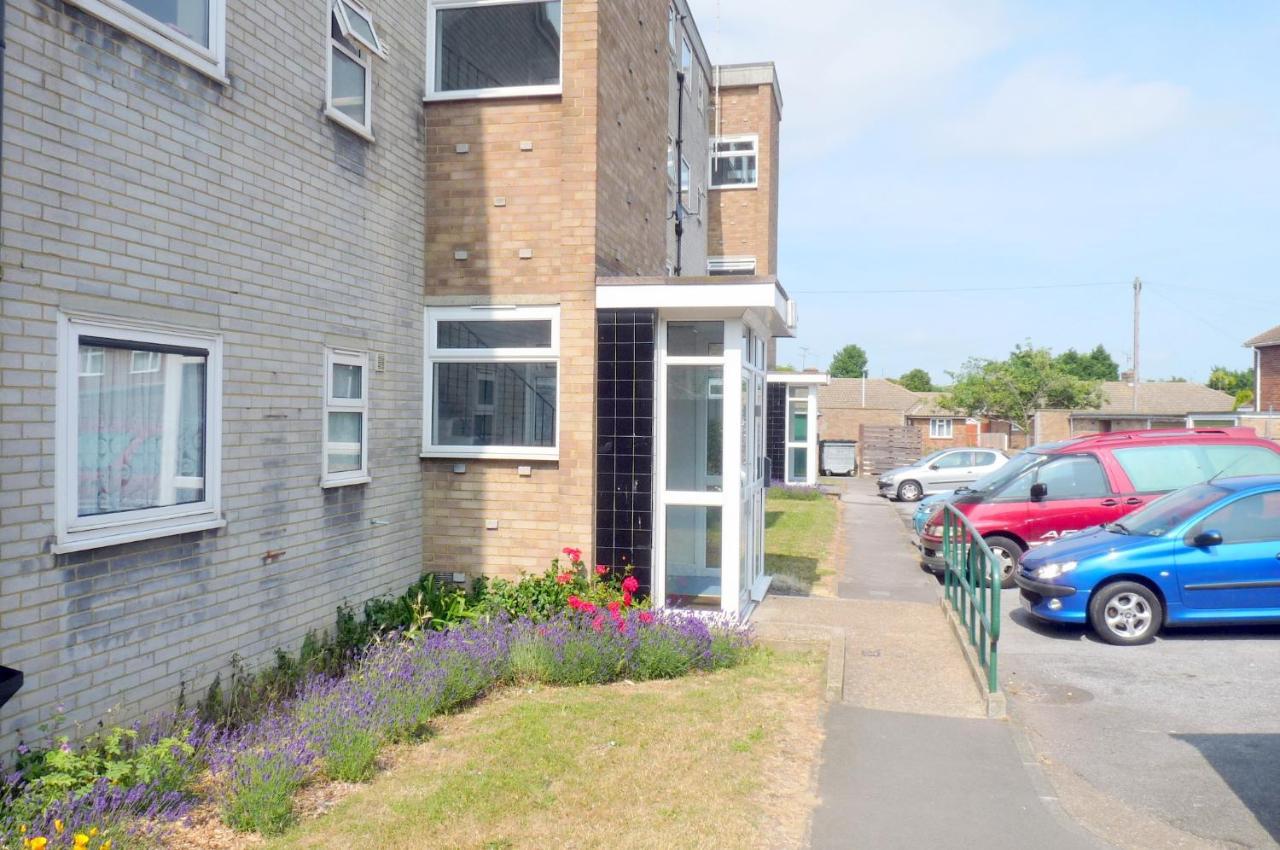 Wentworth Apartment With 2 Bedrooms, Superfast Wi-Fi And Parking Sittingbourne Exterior photo