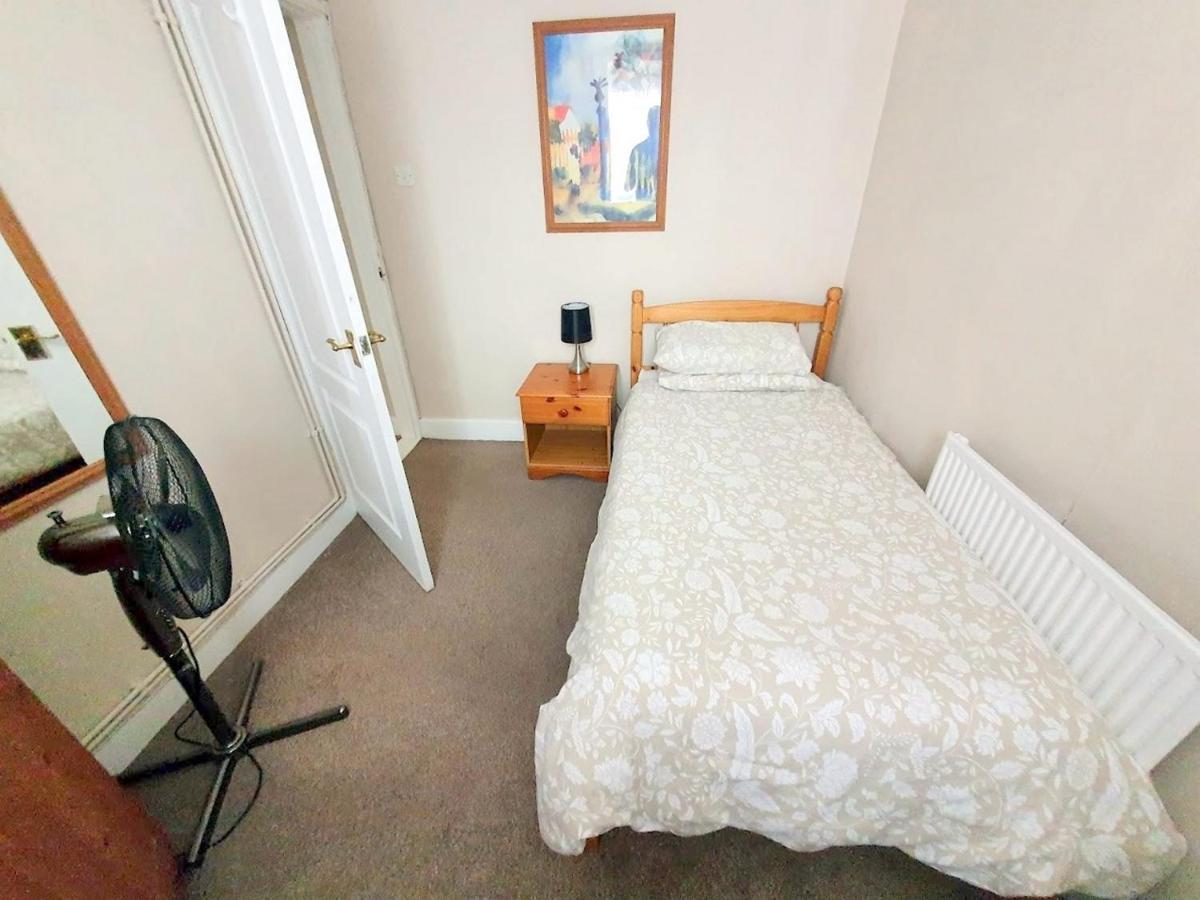 Wentworth Apartment With 2 Bedrooms, Superfast Wi-Fi And Parking Sittingbourne Exterior photo