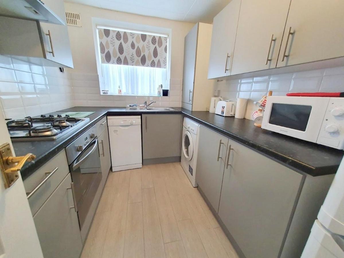 Wentworth Apartment With 2 Bedrooms, Superfast Wi-Fi And Parking Sittingbourne Exterior photo