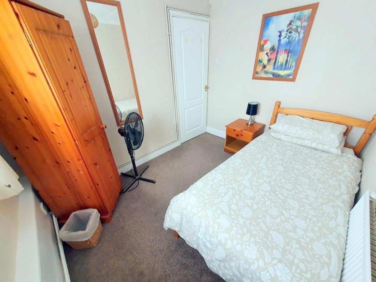 Wentworth Apartment With 2 Bedrooms, Superfast Wi-Fi And Parking Sittingbourne Exterior photo