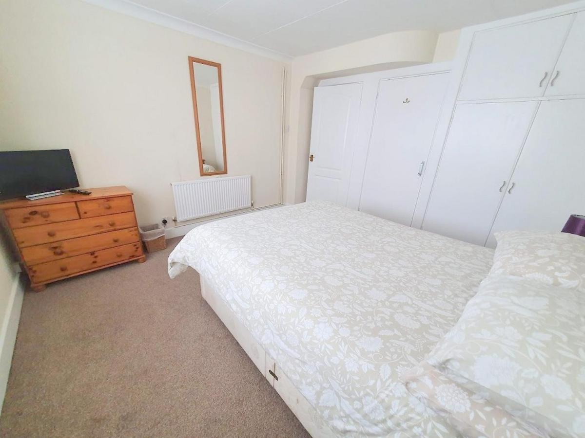 Wentworth Apartment With 2 Bedrooms, Superfast Wi-Fi And Parking Sittingbourne Exterior photo