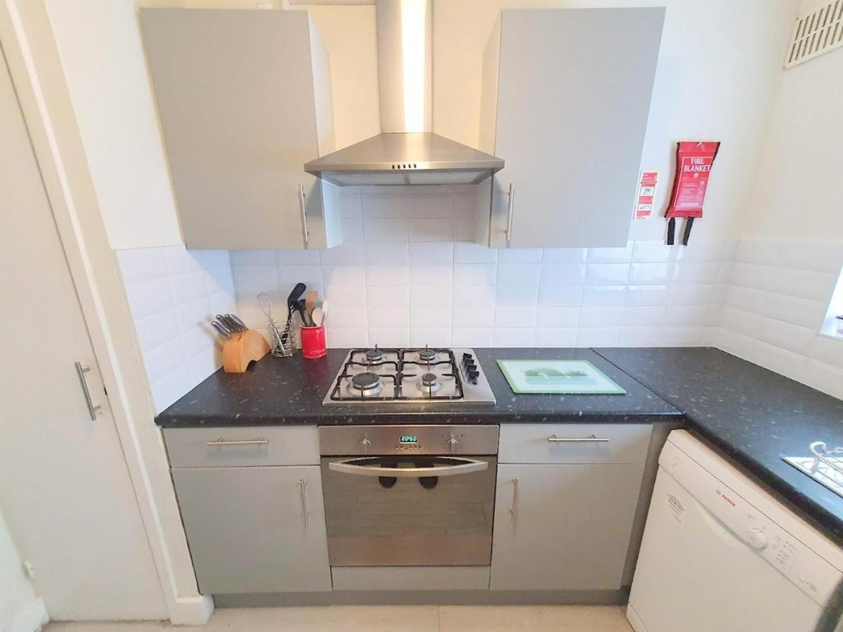 Wentworth Apartment With 2 Bedrooms, Superfast Wi-Fi And Parking Sittingbourne Exterior photo