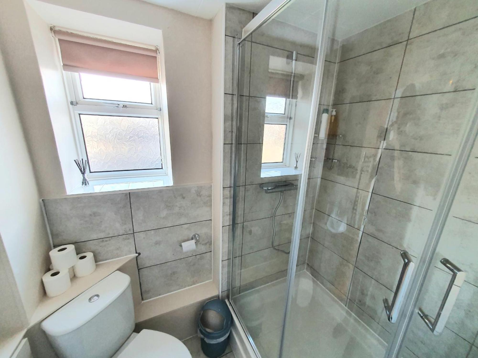 Wentworth Apartment With 2 Bedrooms, Superfast Wi-Fi And Parking Sittingbourne Exterior photo