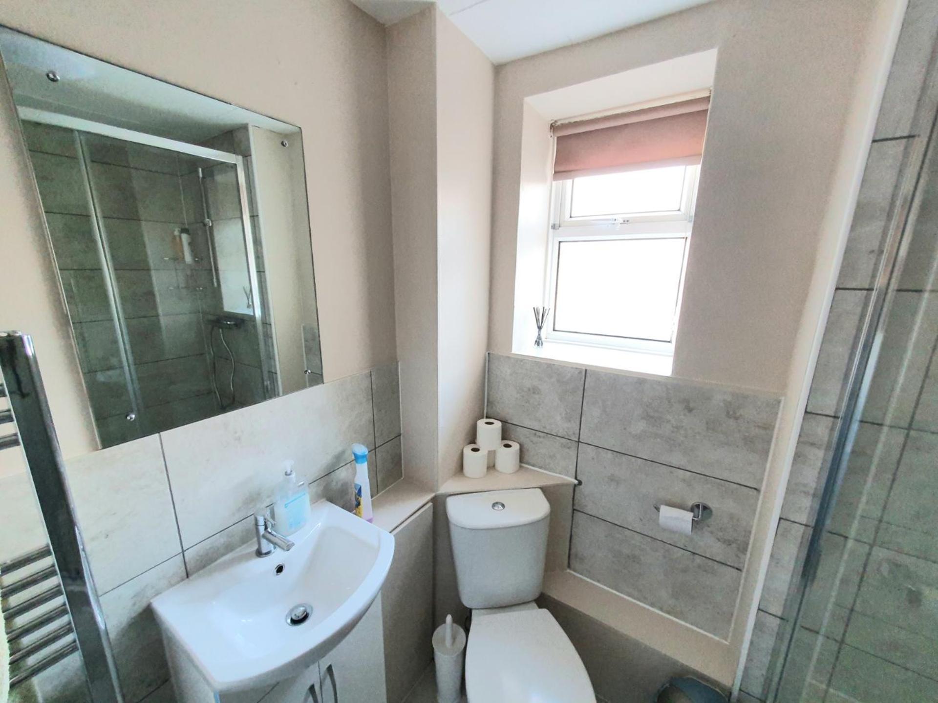 Wentworth Apartment With 2 Bedrooms, Superfast Wi-Fi And Parking Sittingbourne Exterior photo