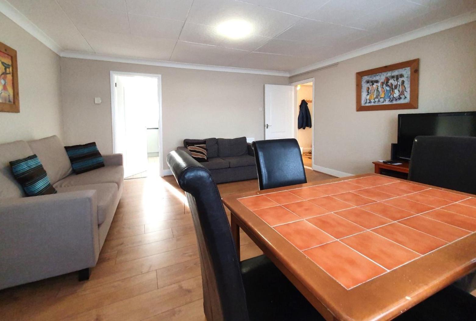 Wentworth Apartment With 2 Bedrooms, Superfast Wi-Fi And Parking Sittingbourne Exterior photo