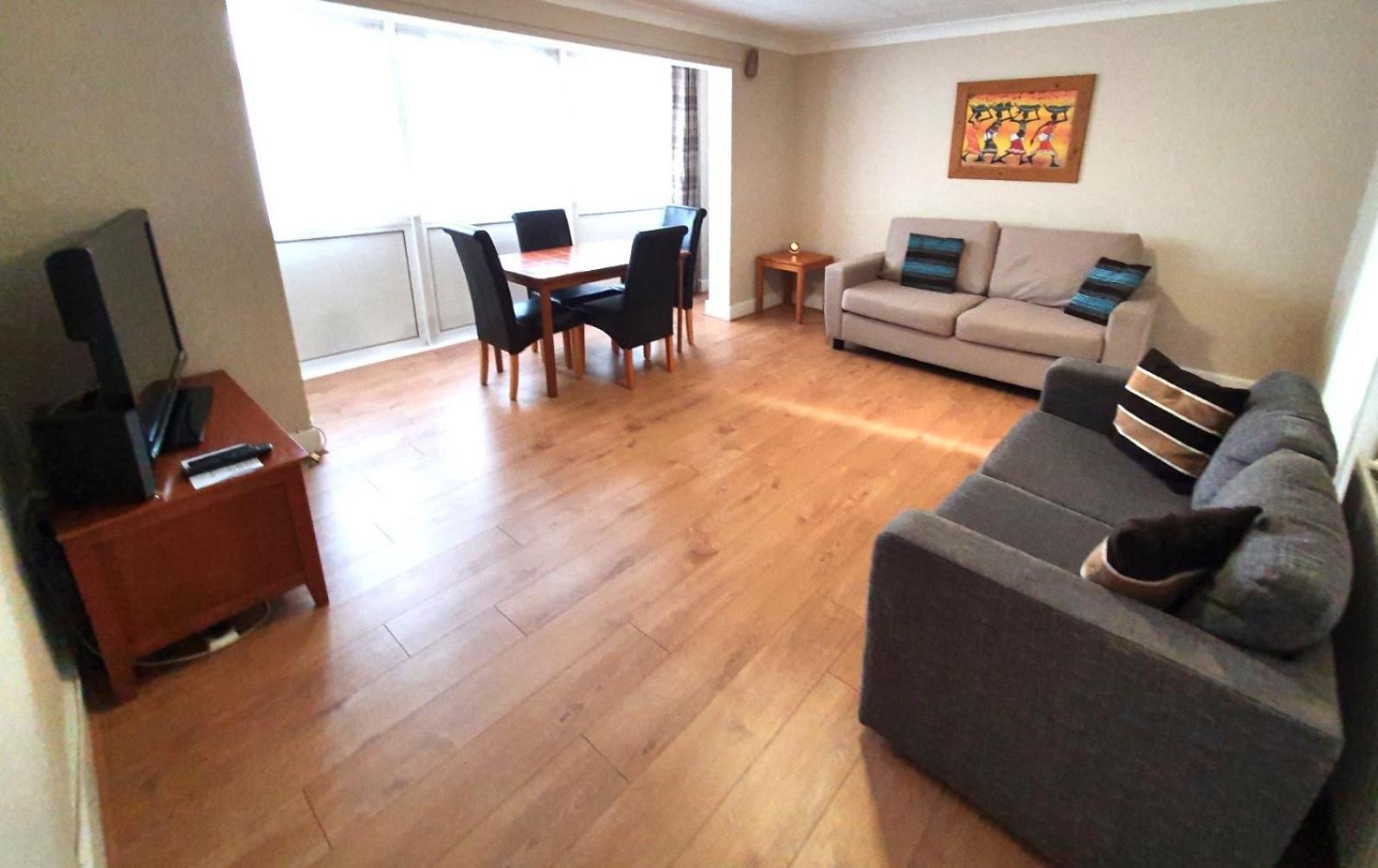 Wentworth Apartment With 2 Bedrooms, Superfast Wi-Fi And Parking Sittingbourne Exterior photo